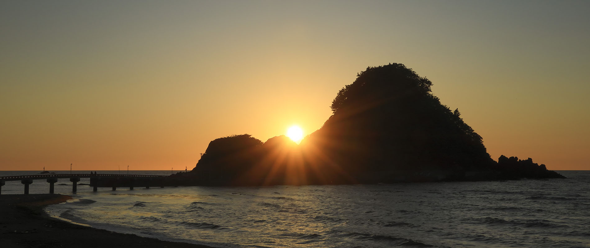白山島に沈む夕陽